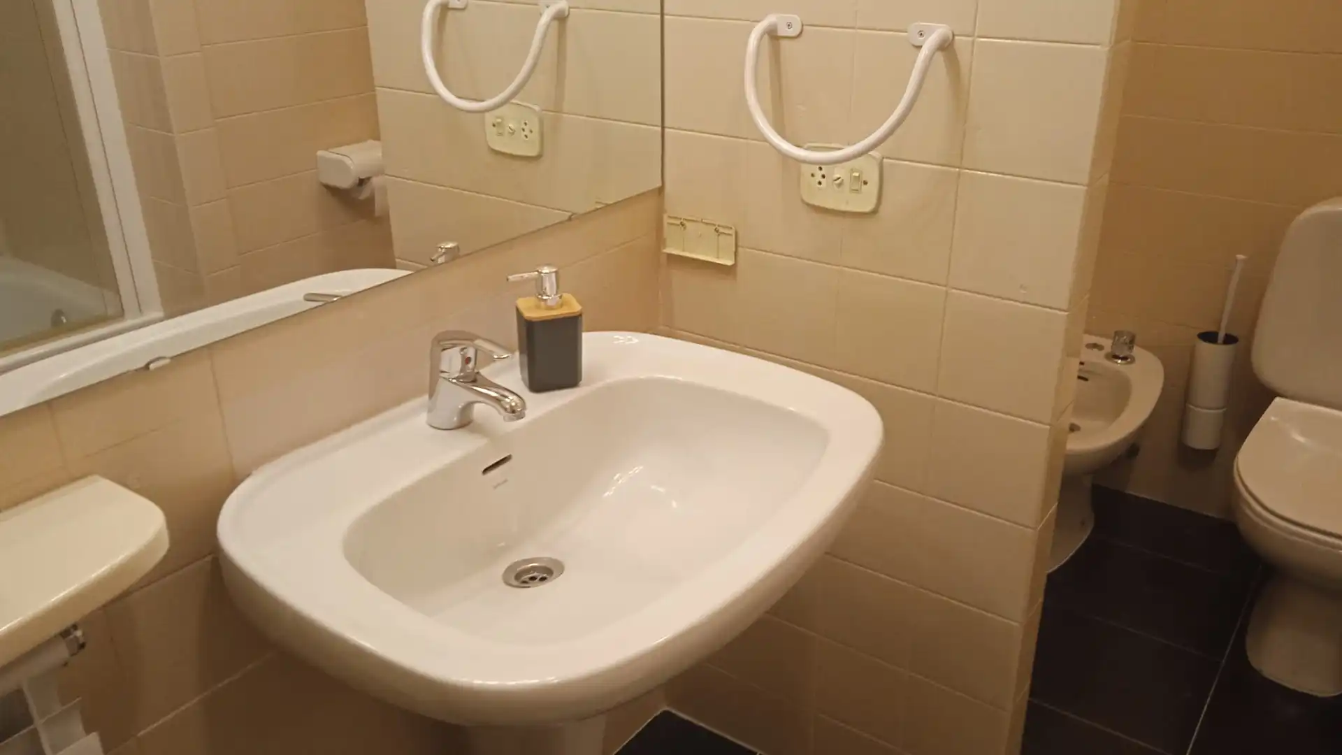 Badezimmer von Wohnung zur untervermieten in Salamanca mit Heizung, Parkett und Möbliert