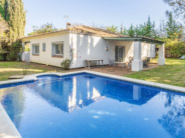 Casa amb piscina en venda a Elviria - Cabopino