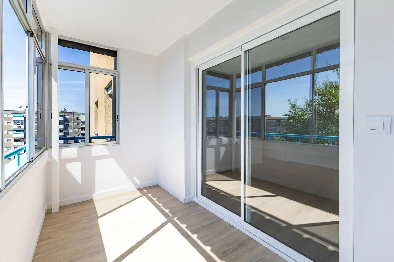 Terraza de Piso en venta en Badia del Vallès con Horno, Balcón y Alarma