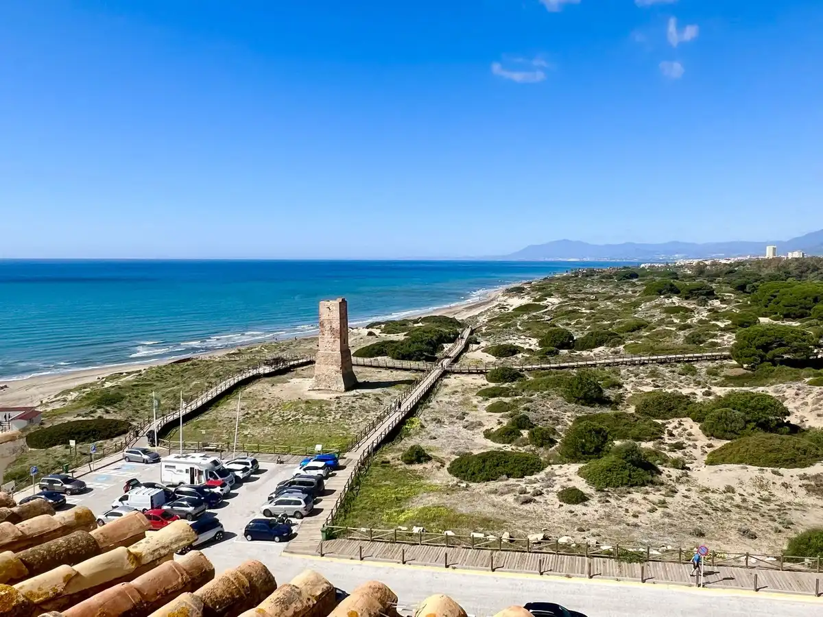 Vista exterior de Casa adosada en venta en Marbella con Aire acondicionado, Terraza y Piscina comunitaria