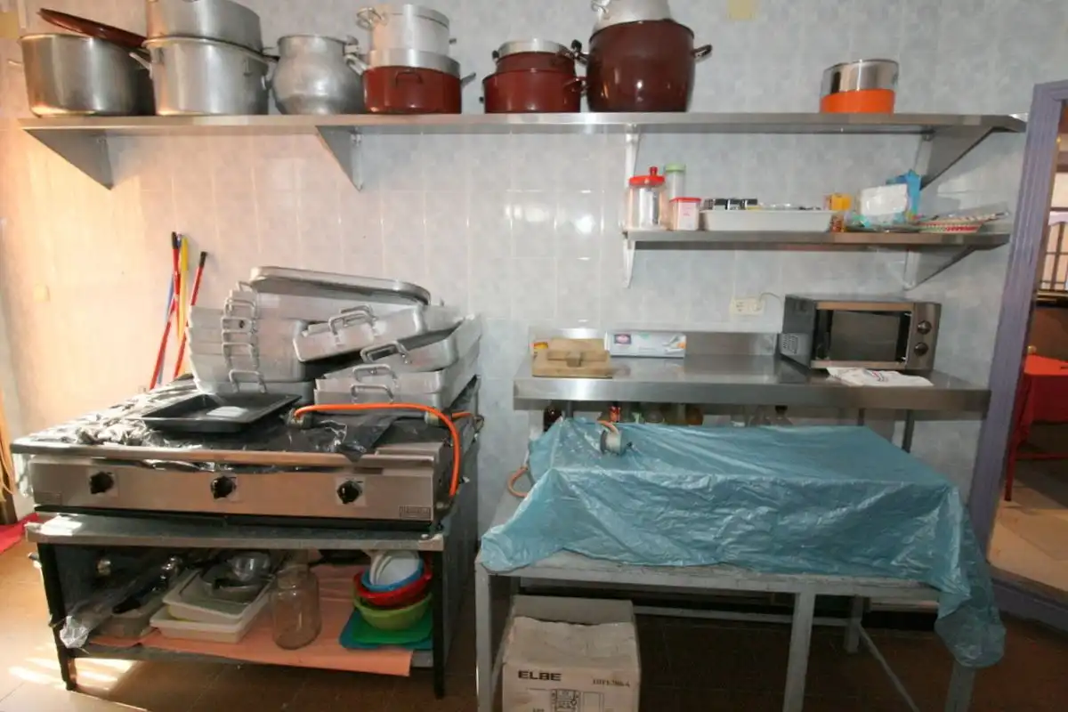 Cuina de Local en venda en Mombeltrán amb Aire condicionat