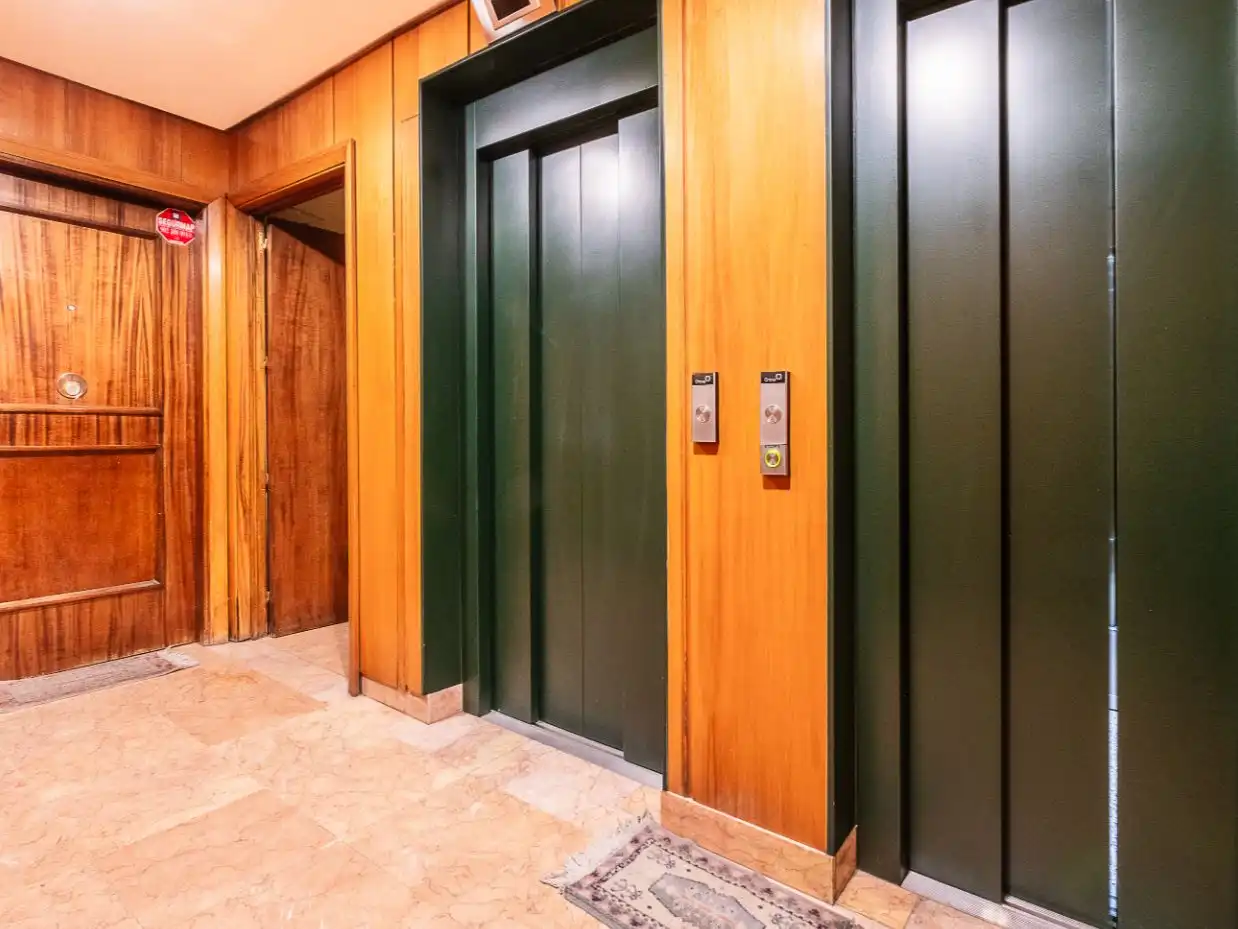 Piso en venta en  Madrid Capital con Terraza y Balcón