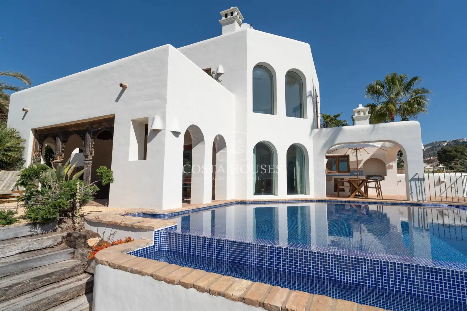 Vista exterior de Casa o xalet en venda en Moraira amb Aire condicionat, Calefacció i Jardí privat