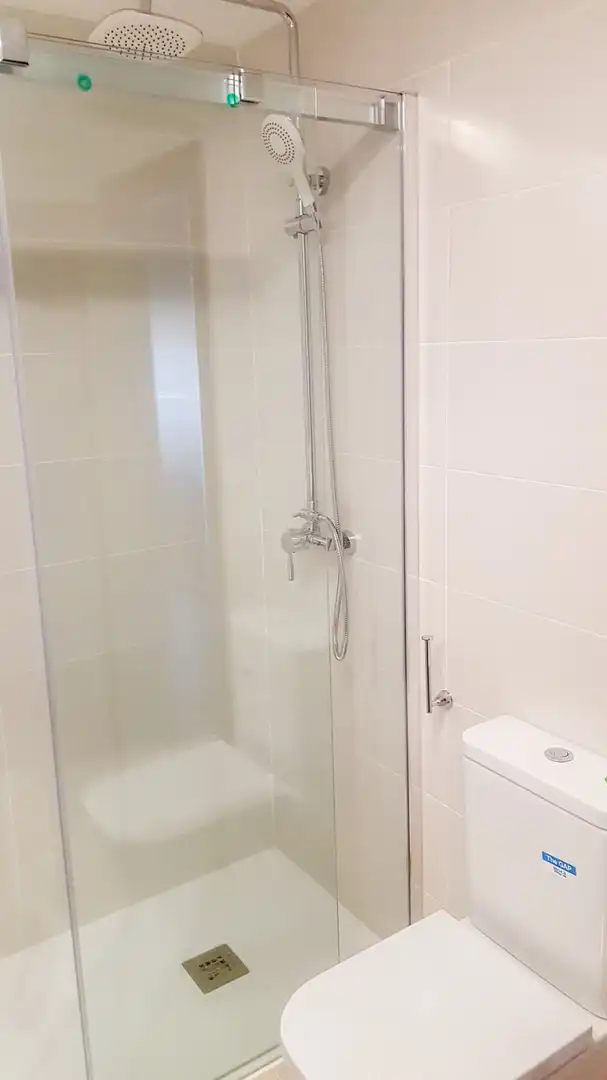 Badezimmer von Wohnung zur Miete in Zaragoza mit Klimaanlage, Heizung und Privatgarten