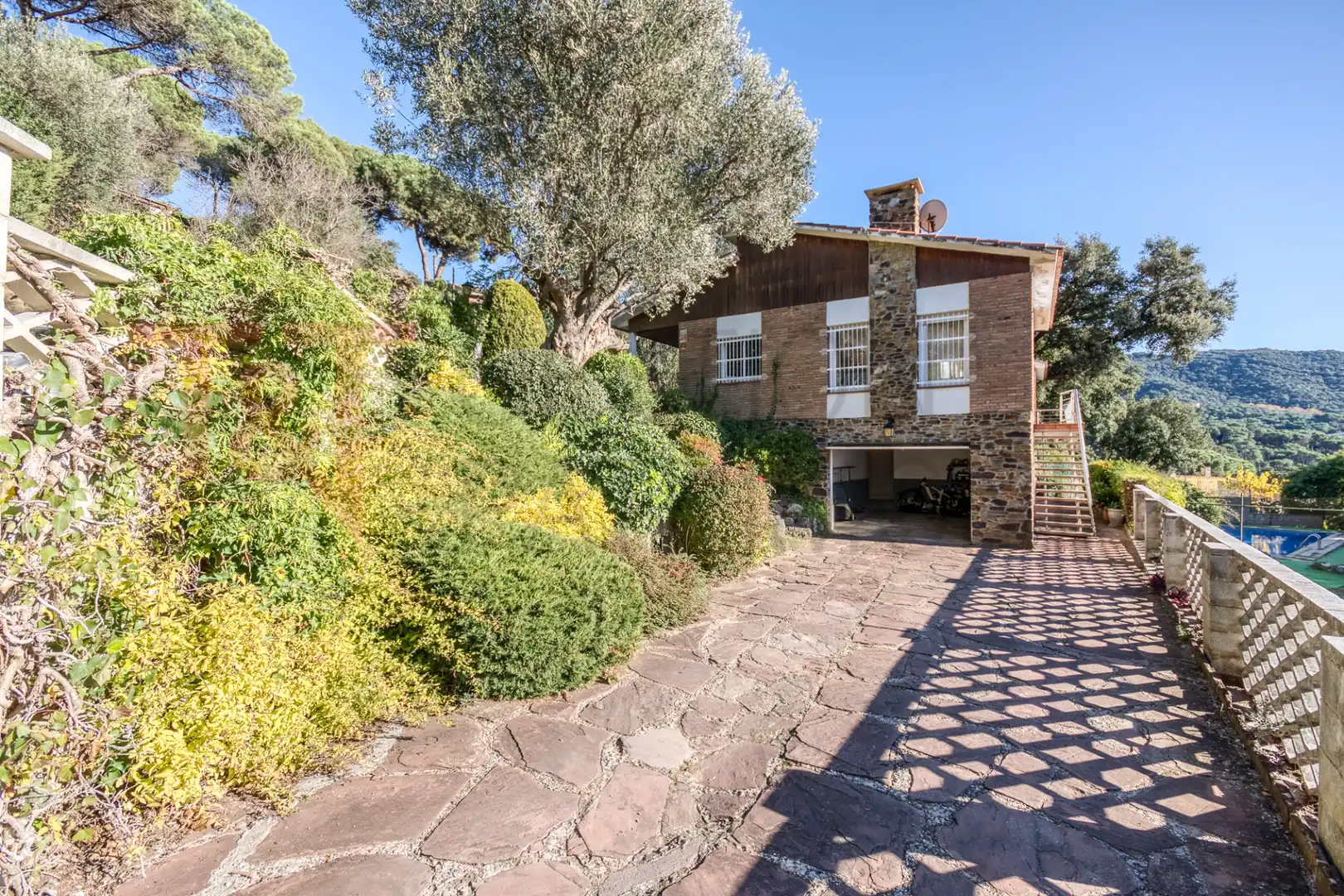 Vista exterior de Casa o xalet en venda en Vallromanes amb Calefacció, Jardí privat i Terrassa