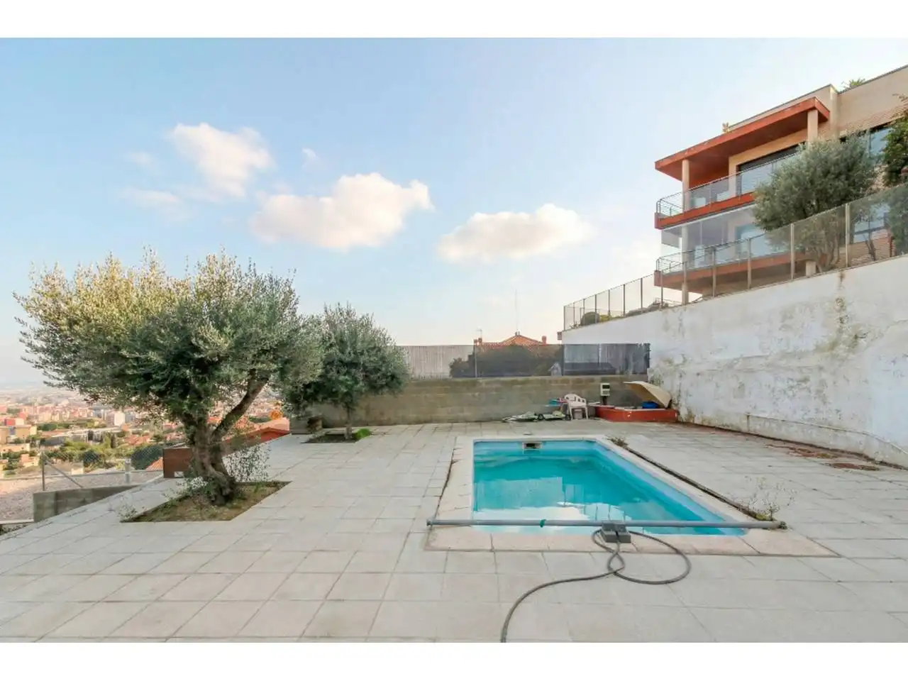 Swimming pool of Houses for sale in Esplugues de Llobregat  with Air Conditioner, Heating and Private garden