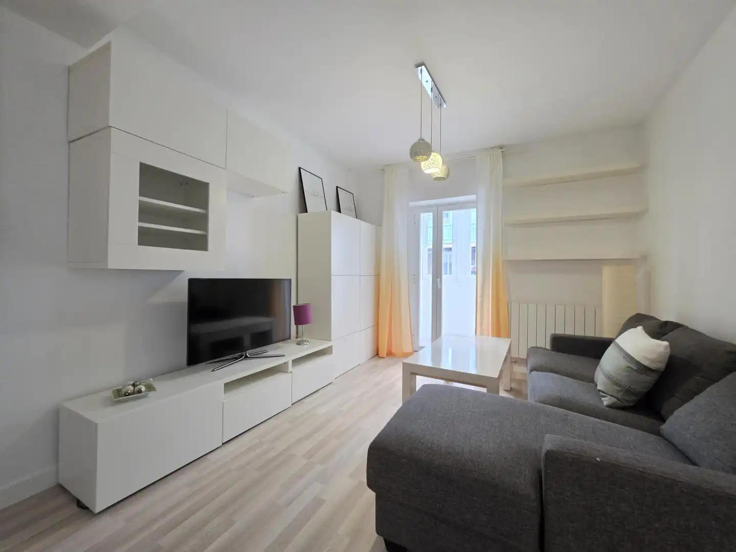 Living room of Flat for rent in  Madrid Capital  with Air Conditioner, Heating and Furnished