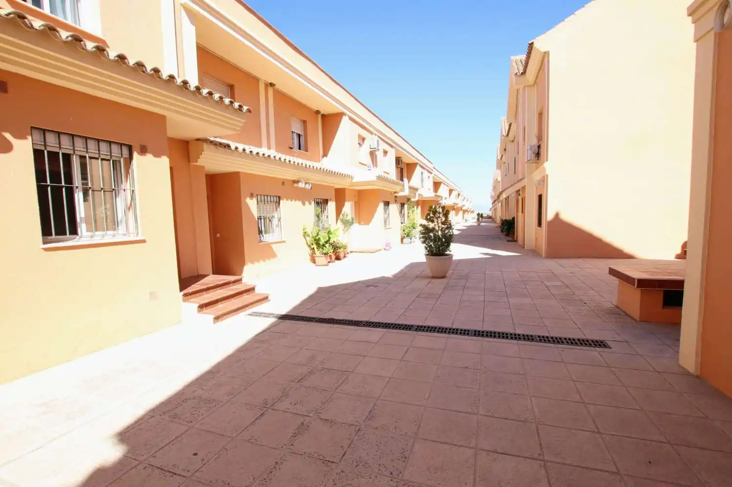 Vista exterior de Dúplex en venda en Alhaurín de la Torre amb Aire condicionat, Calefacció i Piscina