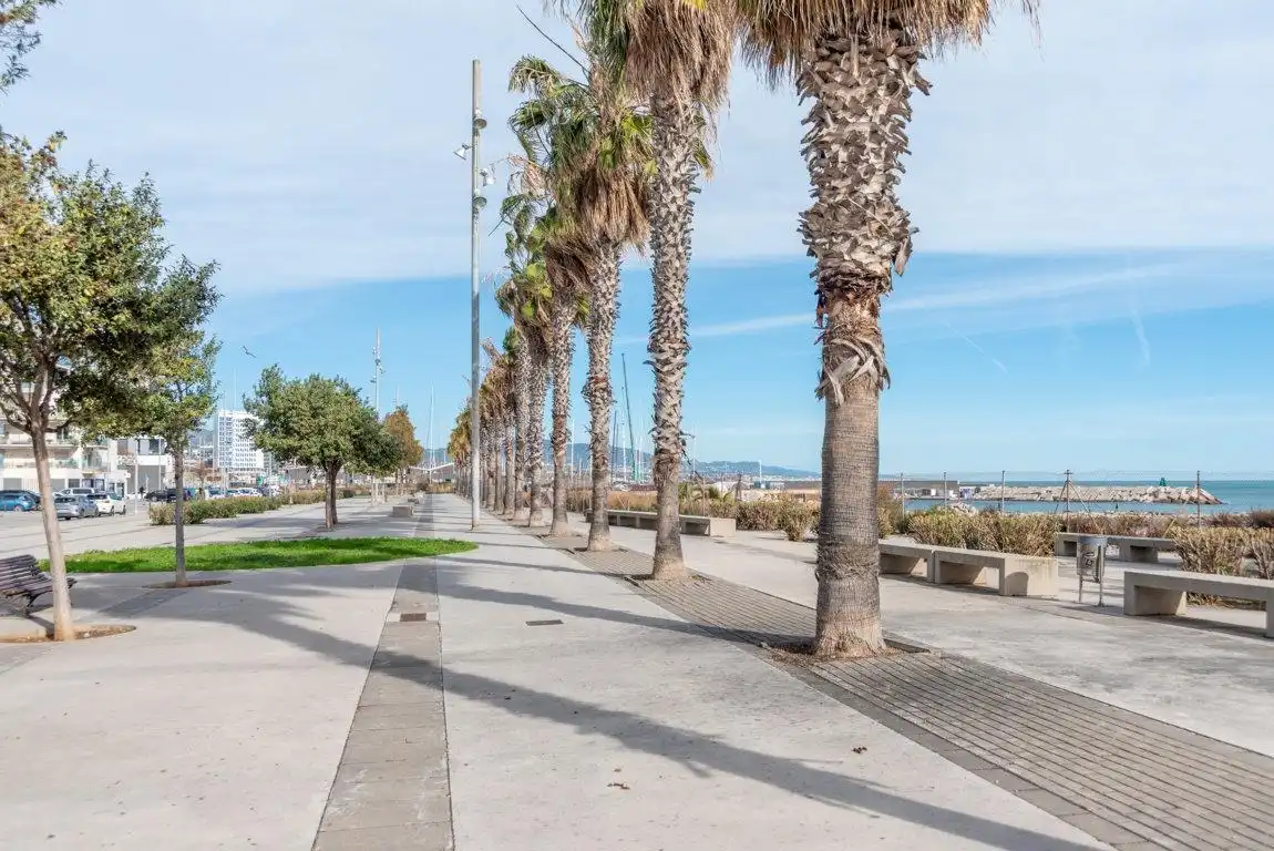 Außenansicht von Wohnung zum Verkauf in Badalona mit Heizung, Parkett und Terrasse