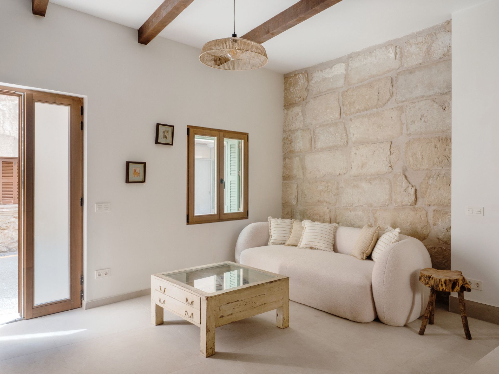 Sala d'estar de Casa adosada en venda en Pollença amb Aire condicionat, Terrassa i Piscina
