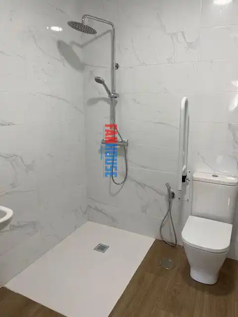 Baño de Piso en venta en Gijón  con Calefacción y Trastero