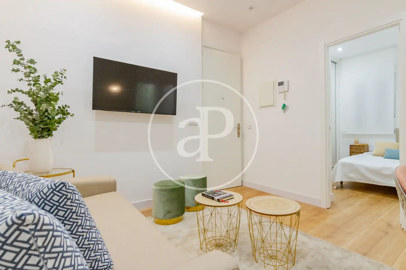 Living room of Flat for rent in Madrid  with Air Conditioner, Heating and Furnished