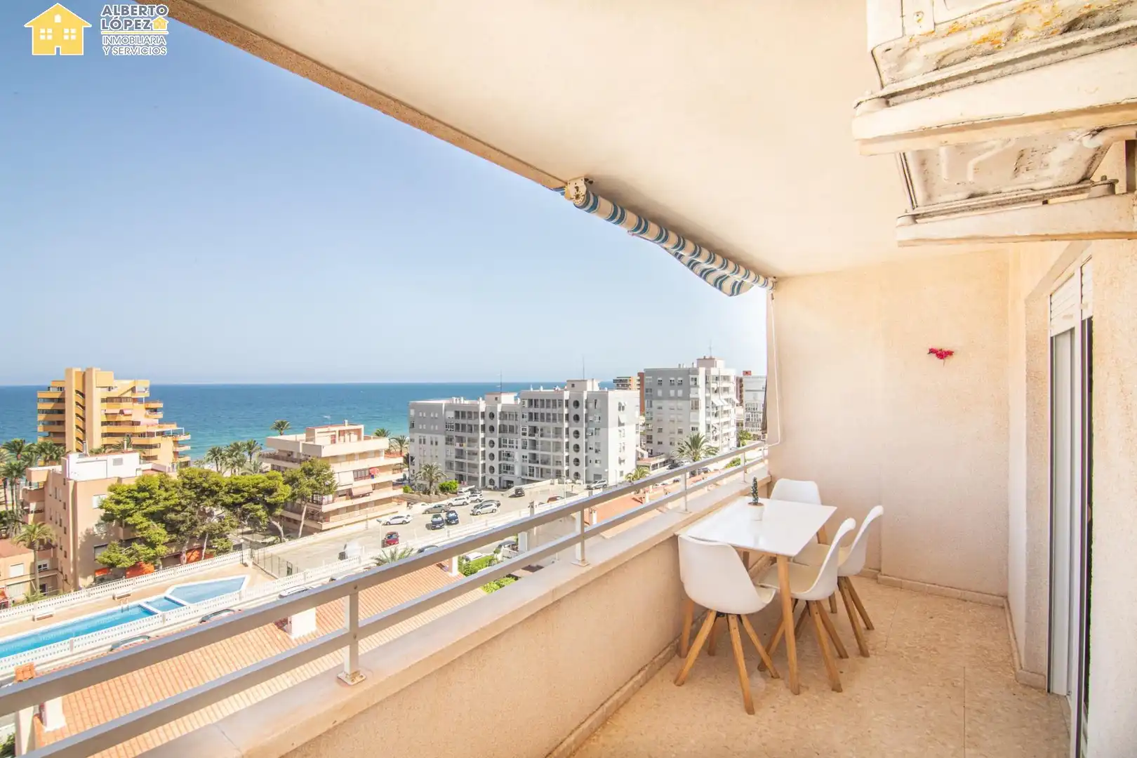 Flat with terrace for sale in Los Arenales del Sol