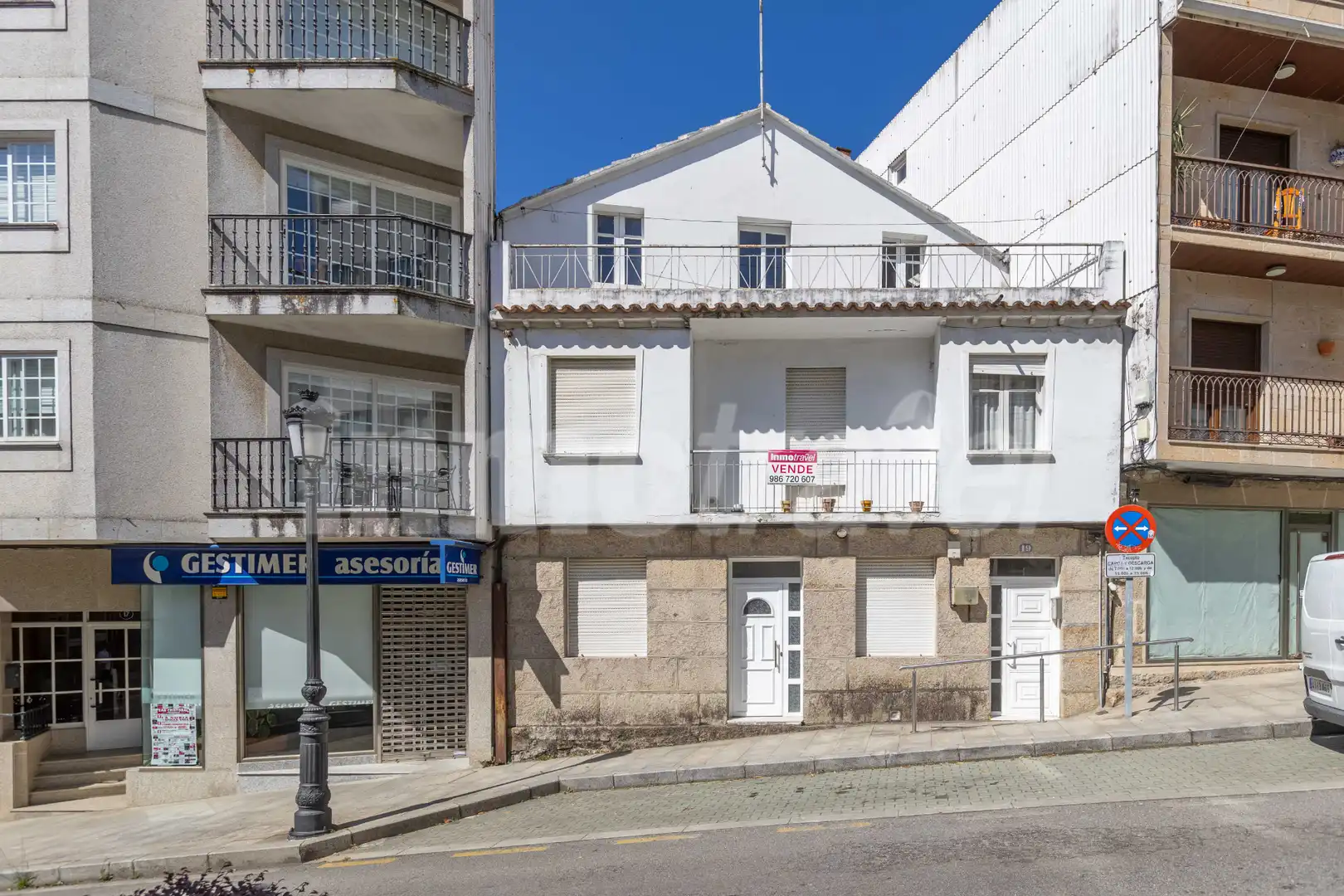 Vista exterior de Casa adosada en venda en Sanxenxo amb Terrassa, Moblat i Forn