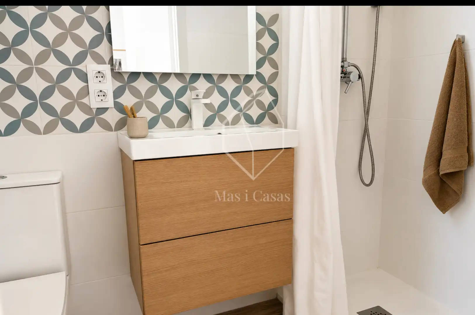 Bany de Casa o xalet en venda en L'Escala amb Aire condicionat, Calefacció i Jardí privat