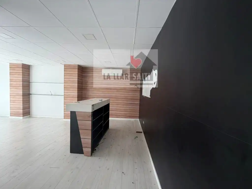 Local comercial de lloguer a Avenida Pais Valencia