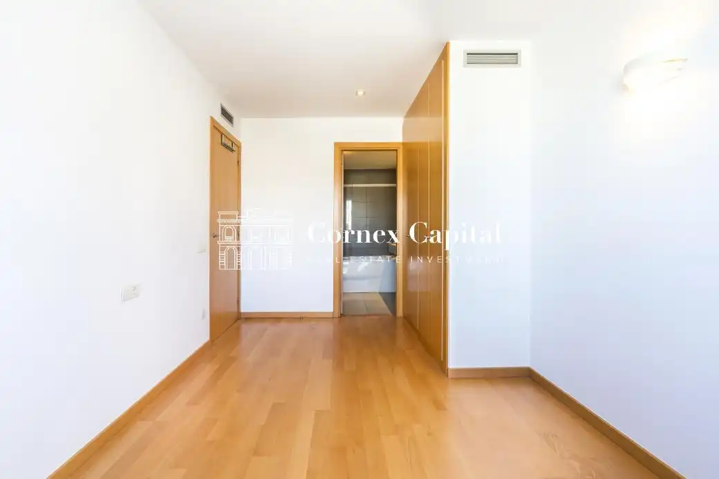 Schlafzimmer von Wohnung zum Verkauf in Barcelona mit Klimaanlage, Heizung und Privatgarten