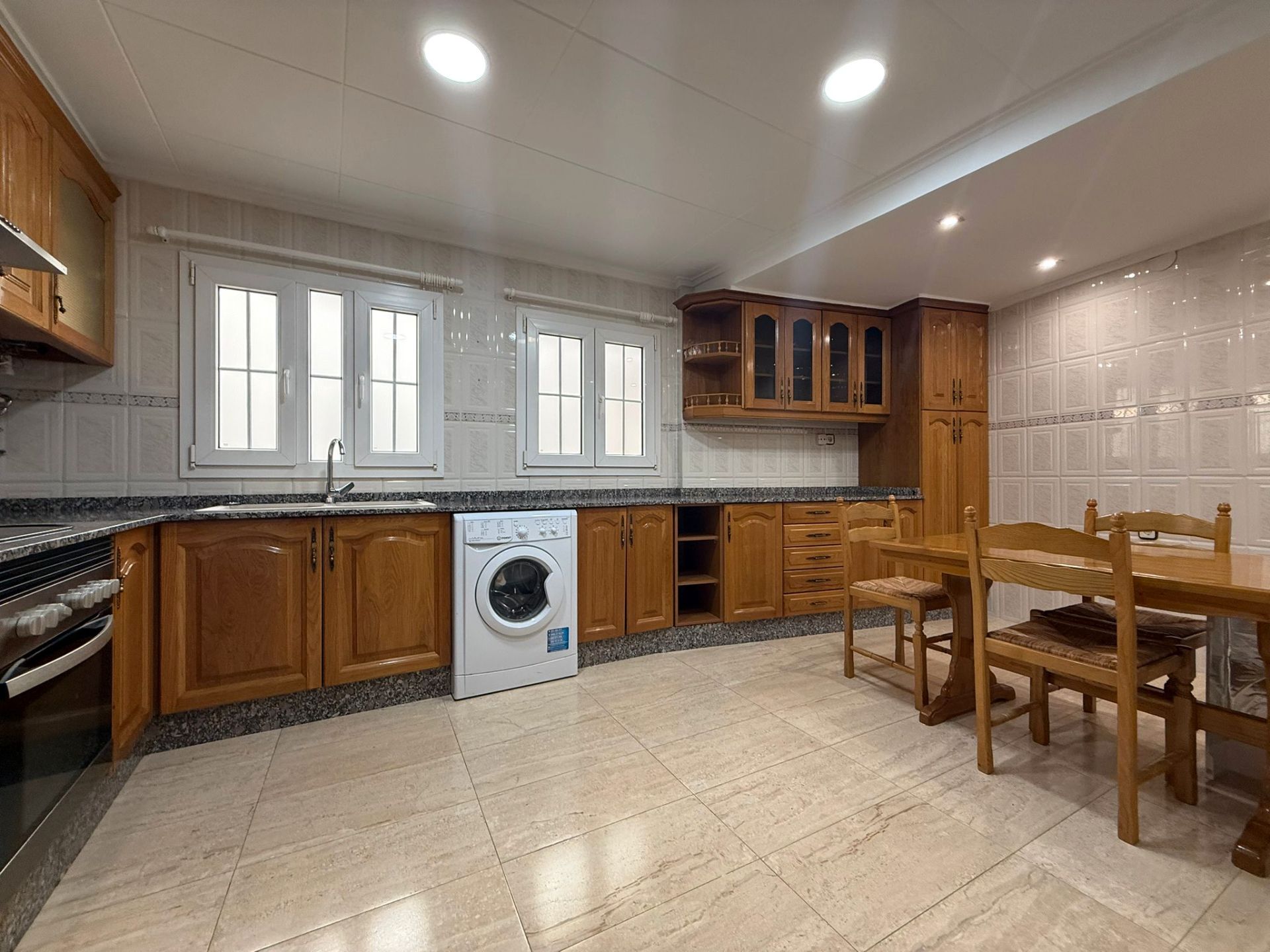 Kitchen of Flat for sale in Quart de Poblet  with Air Conditioner, Storage room and Oven