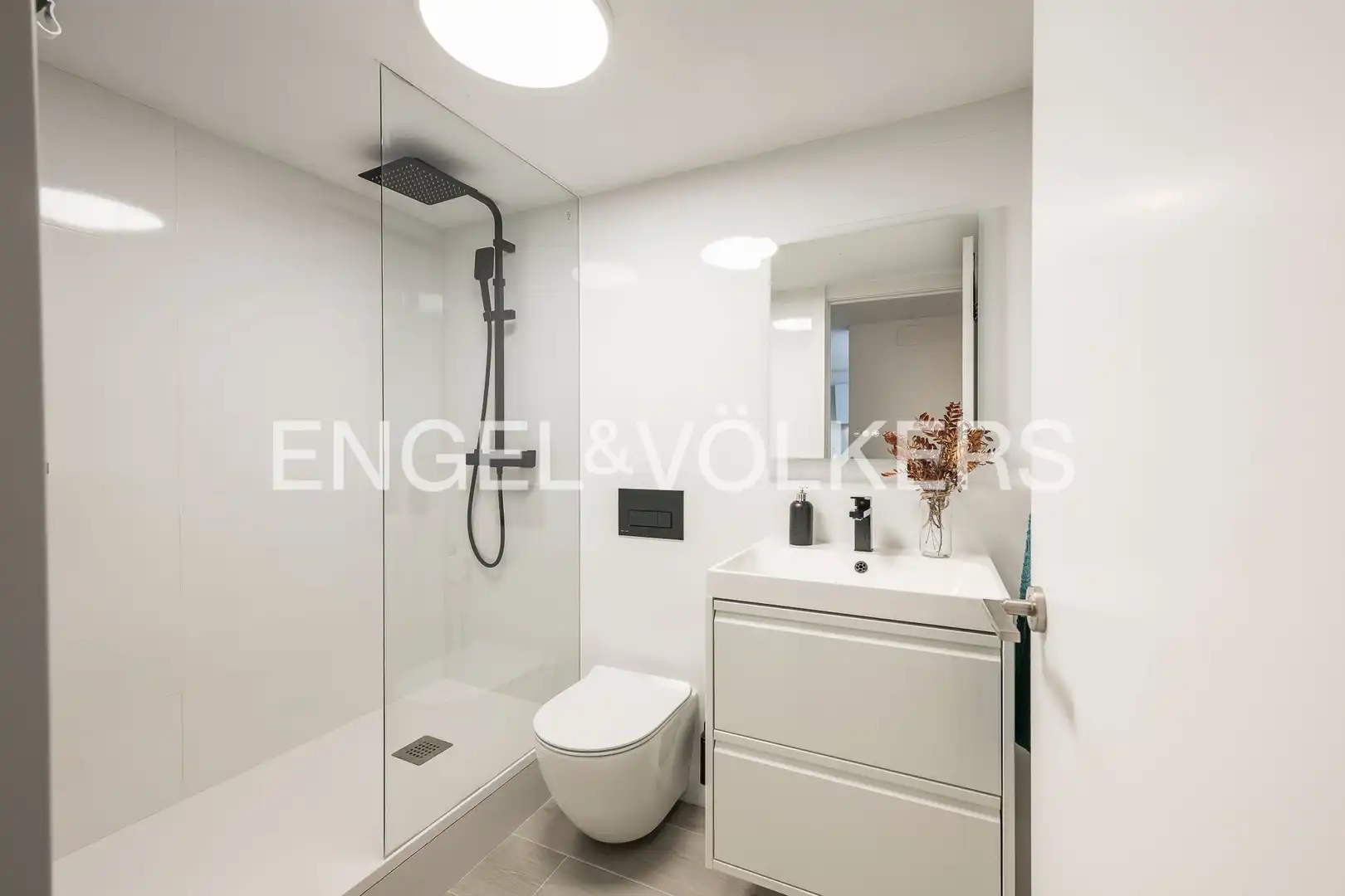 Bathroom of Flat for sale in Barcelona  with Heating and Parquet flooring