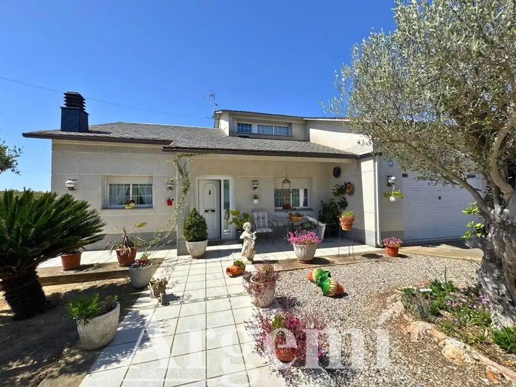 Vista exterior de Casa o xalet en venda en Lliçà d'Amunt amb Aire condicionat, Calefacció i Jardí privat