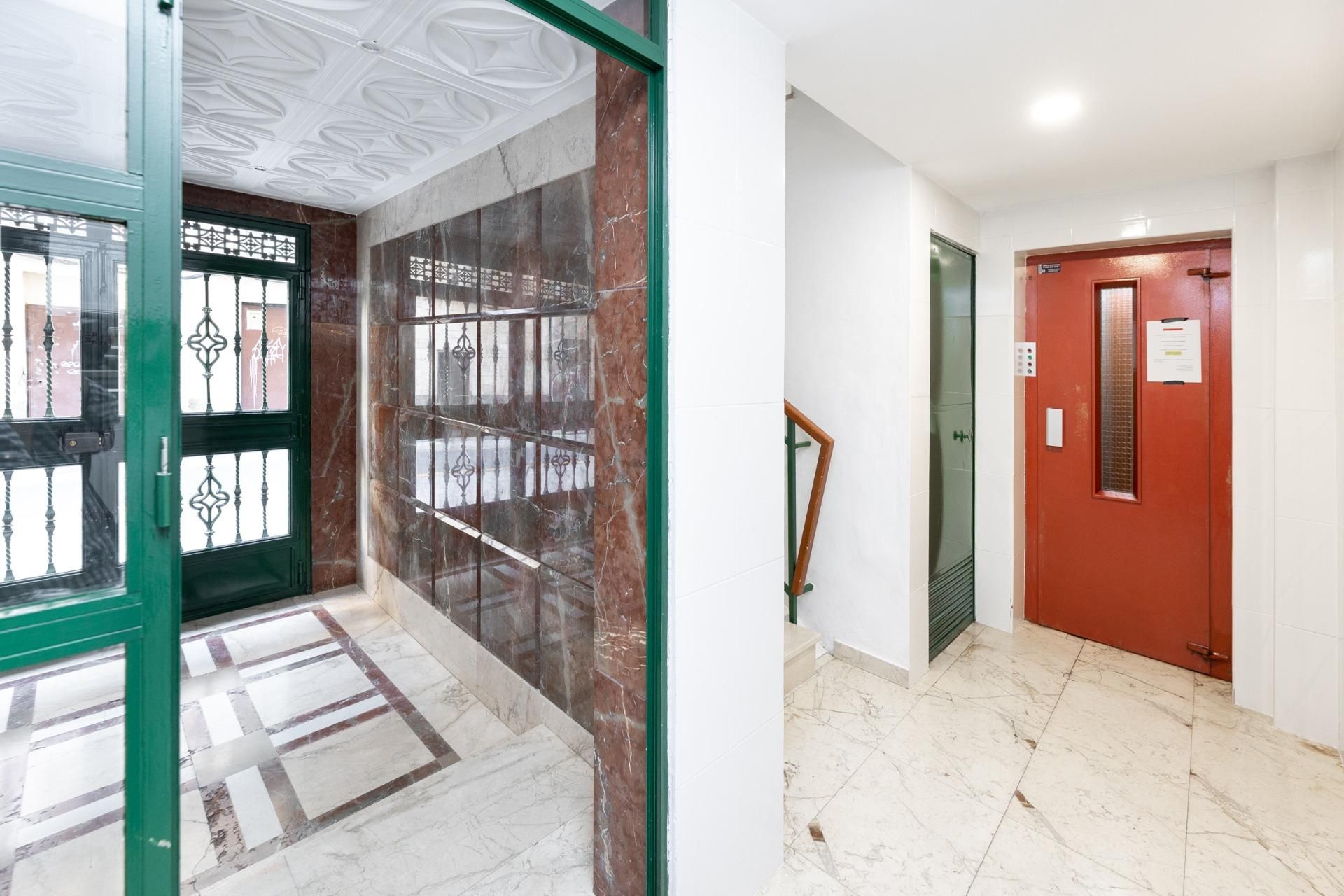 Flat for sale in  Granada Capital  with Heating and Balcony