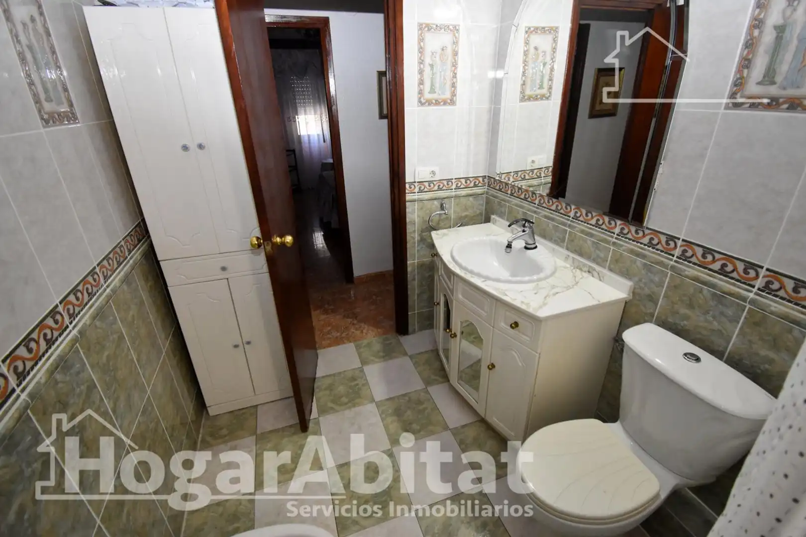 Baño de Piso en venta en Castellón de la Plana / Castelló de la Plana con Aire acondicionado, Calefacción y Amueblado