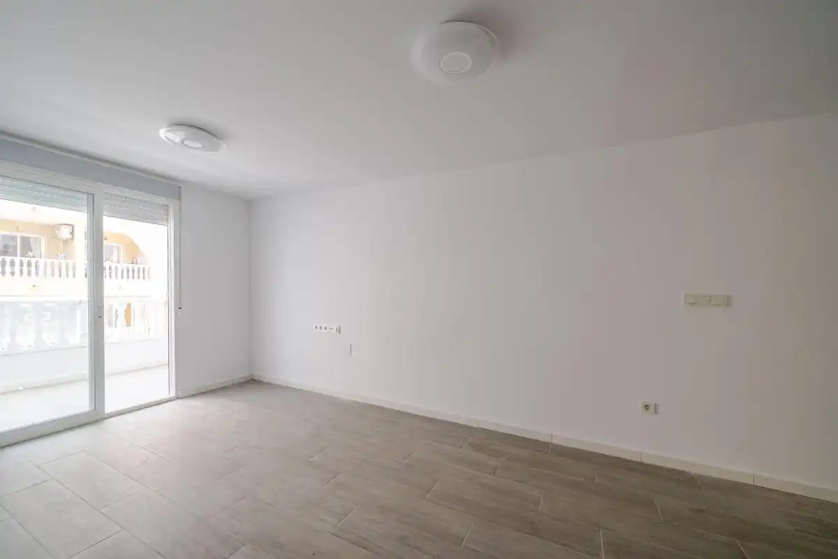 Habitación de Piso en venta en Torrevieja con Calefacción, Terraza y Balcón