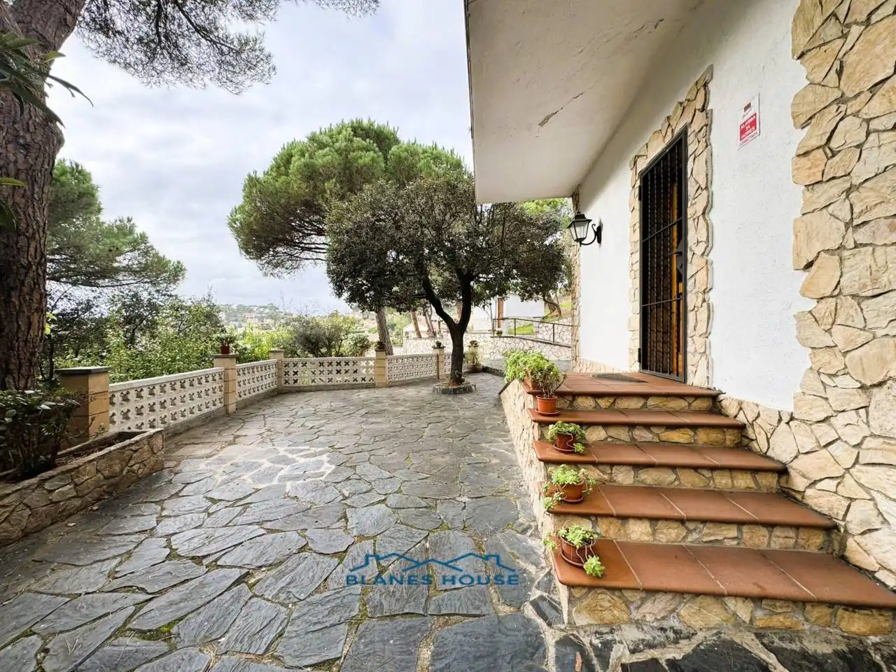 Vista exterior de Casa o xalet en venda en Tordera amb Aire condicionat, Jardí privat i Terrassa