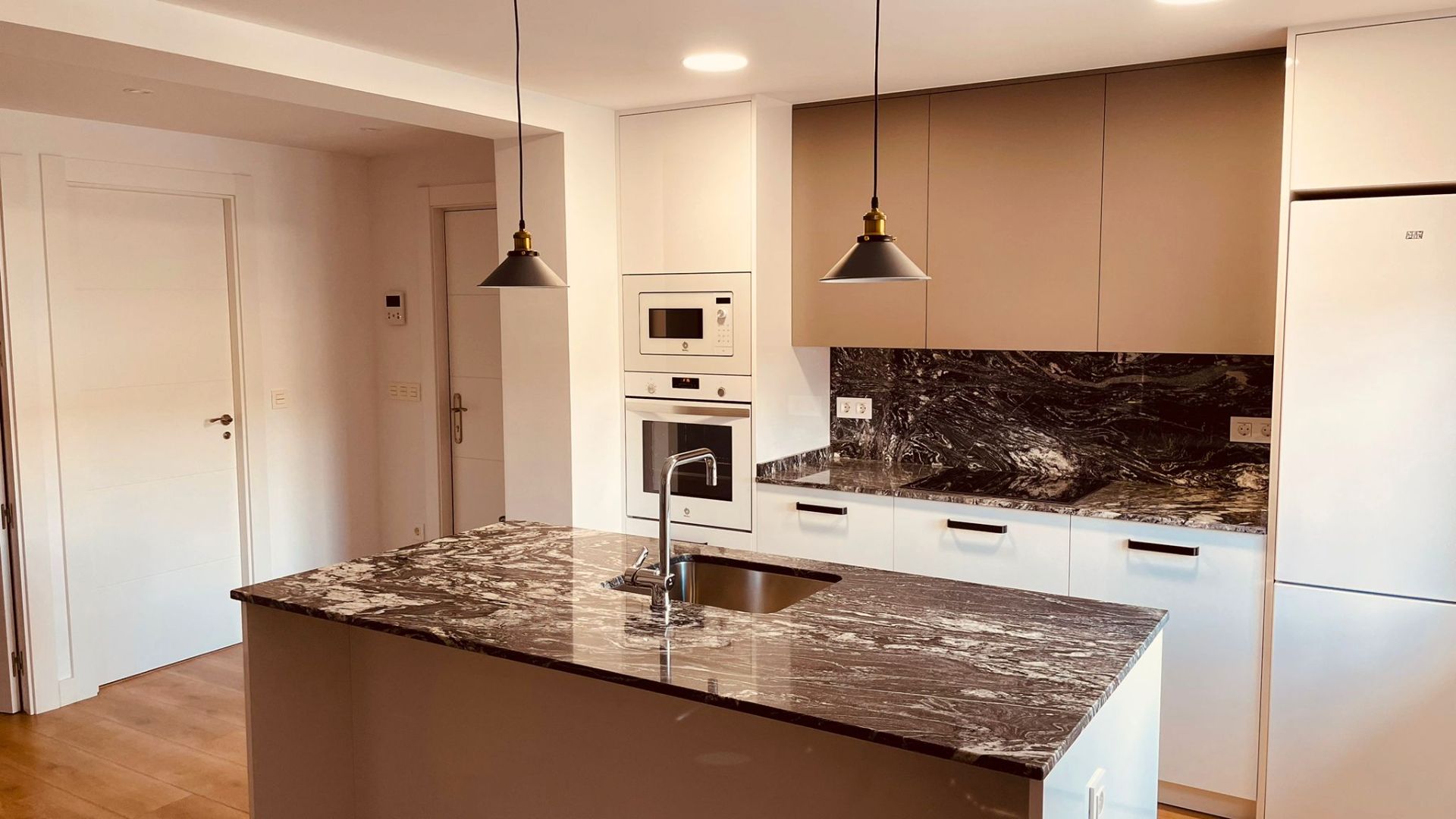 Kitchen of Apartment to rent in Sariegos  with Heating, Parquet flooring and Furnished