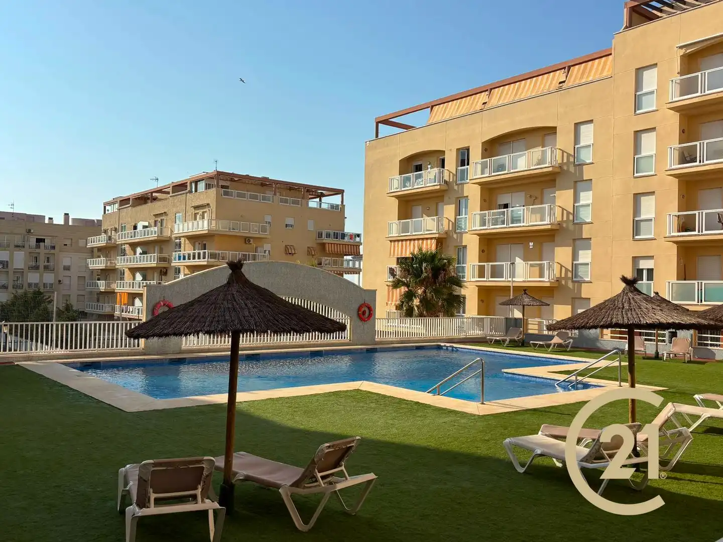 Piscina de Pis en venda en Manilva amb Moblat, Forn i Rentadora