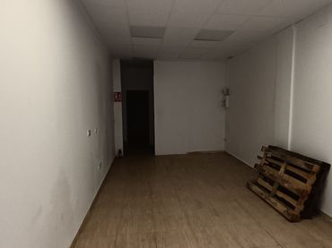 Local comercial de lloguer a Jose Moulia