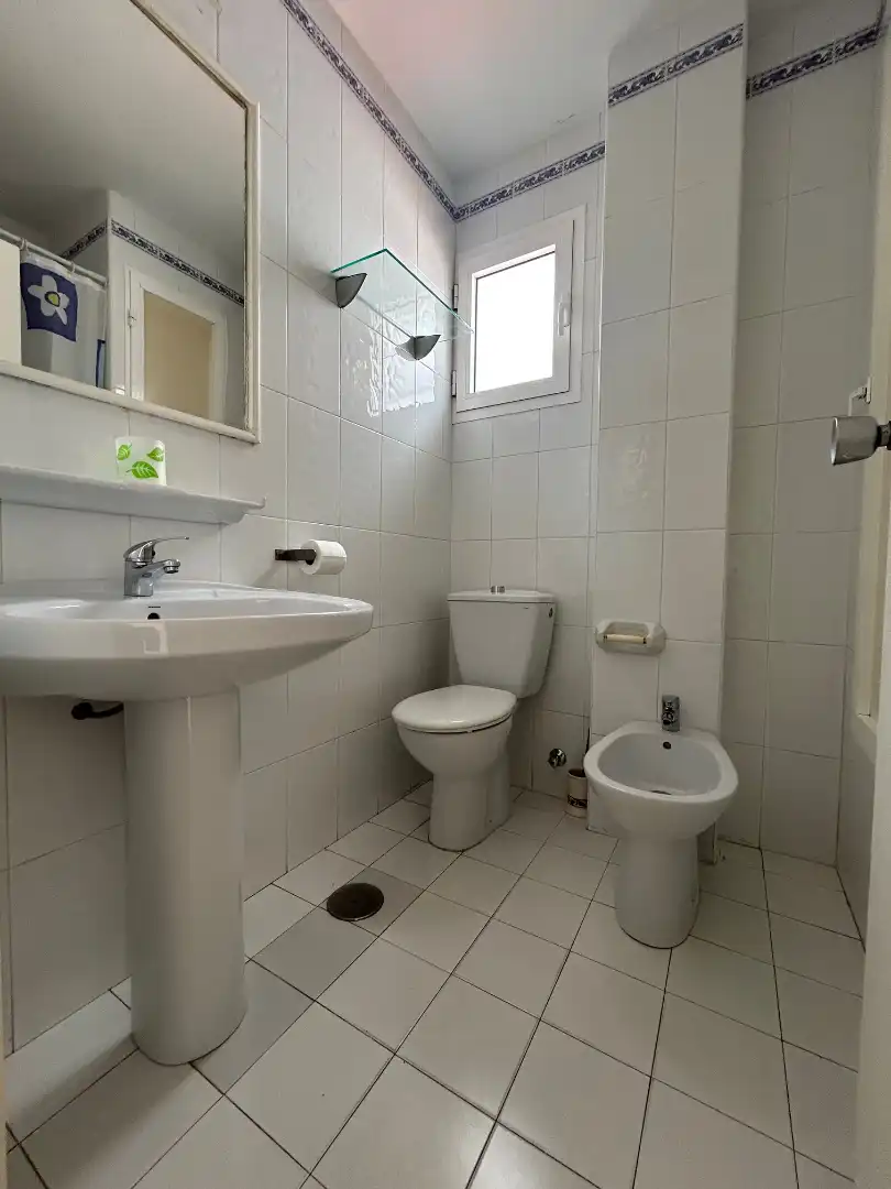 Bathroom of Attic for rent in Sevilla  with Air Conditioner, Heating and Terrace