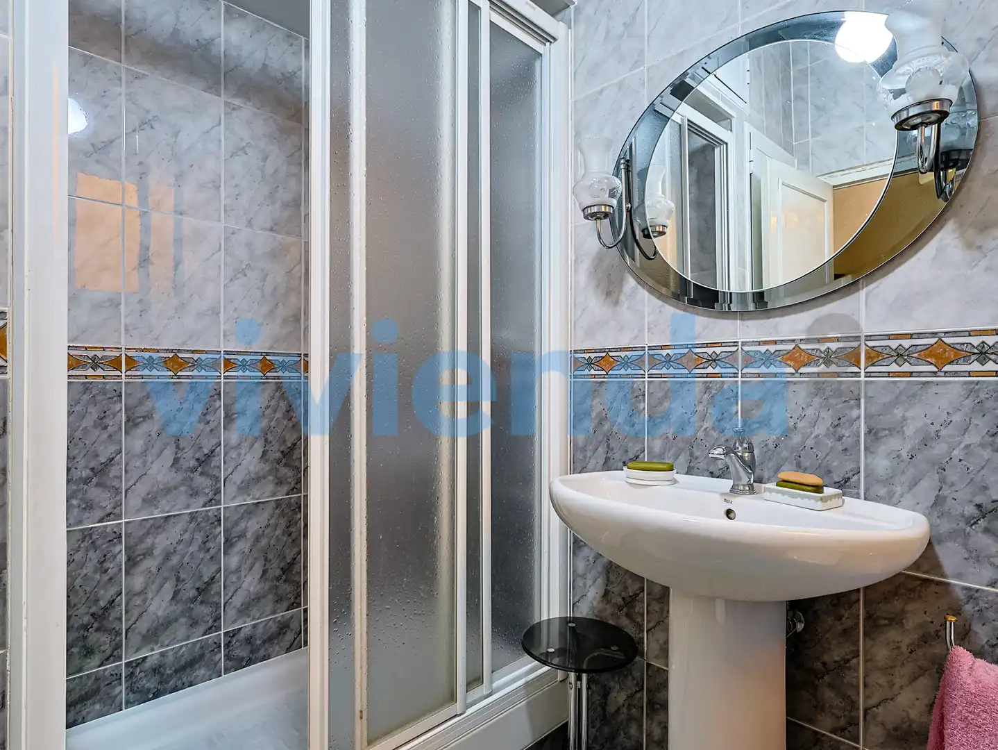 Bathroom of Flat for sale in Madrid  with Heating, Terrace and Storage room