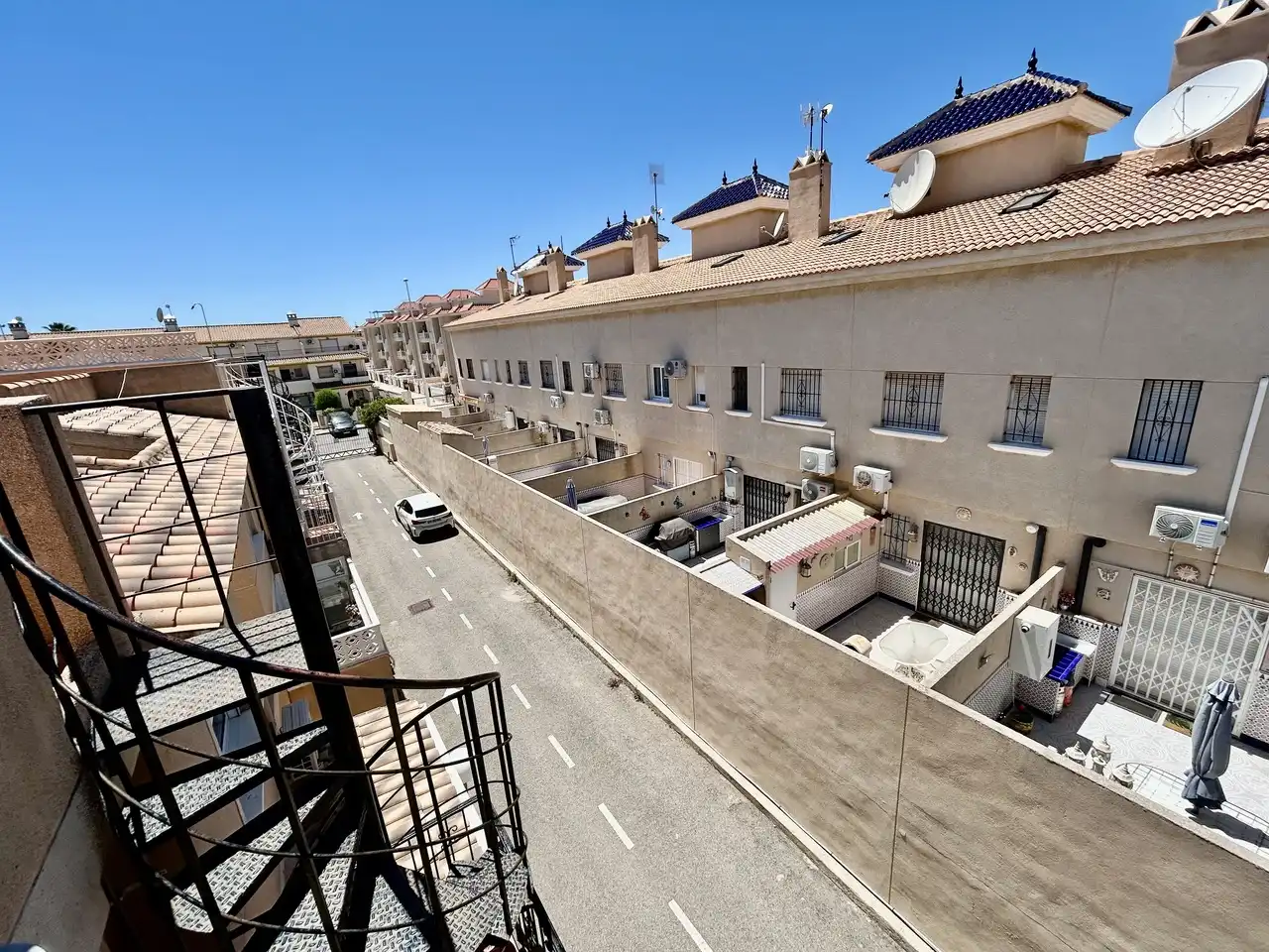 Vista exterior de Ático en venta en Orihuela con Aire acondicionado, Terraza y Trastero
