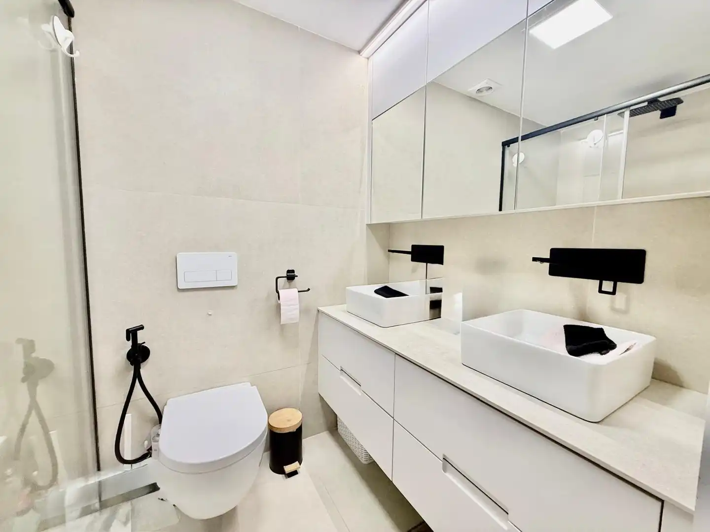 Badezimmer von Dachboden zum Verkauf in San Pedro del Pinatar mit Klimaanlage, Heizung und Privatgarten