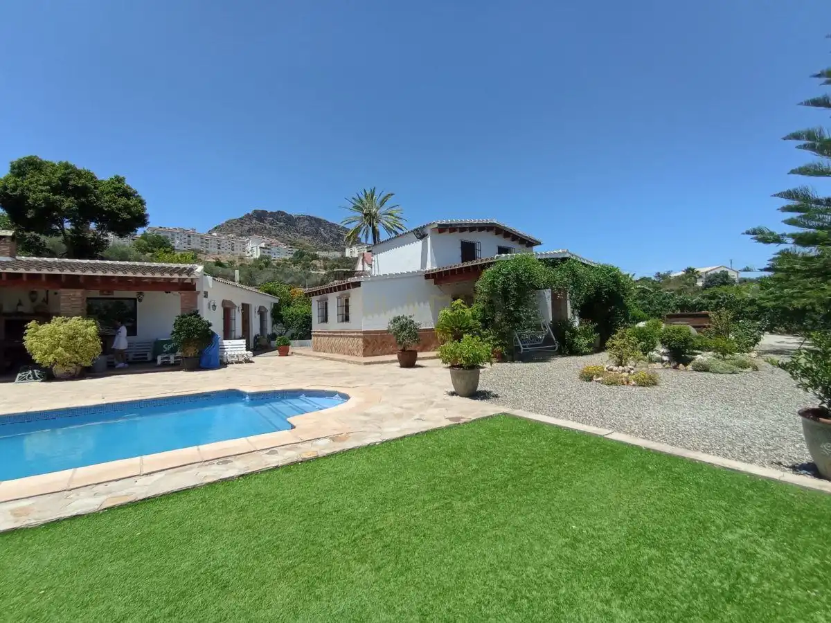 Vista exterior de Finca rústica en venda en Álora amb Terrassa