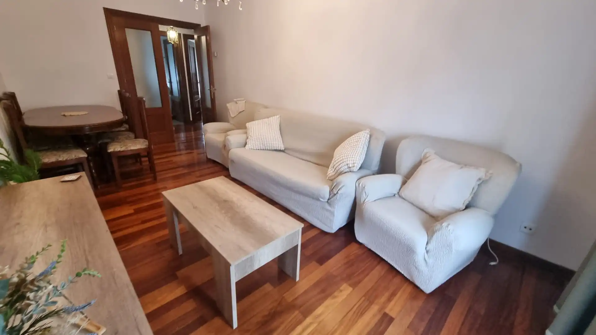 Sala de estar de Piso de alquiler en El Astillero   con Calefacción, Parquet y Terraza