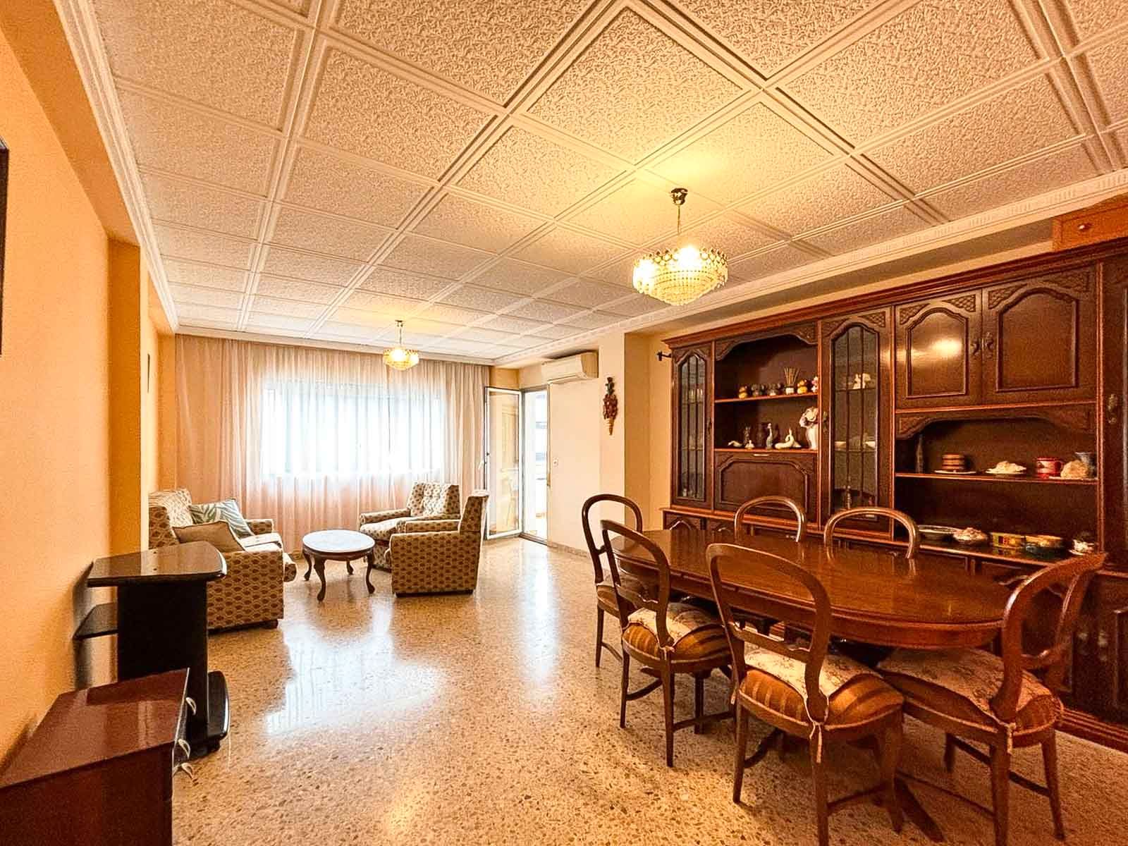 Menjador de Pis en venda en Dénia amb Aire condicionat, Terrassa i Moblat