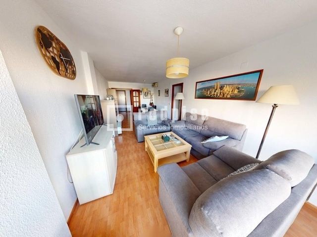 Sala d'estar de Pis en venda en Alicante / Alacant amb Aire condicionat, Piscina i Moblat