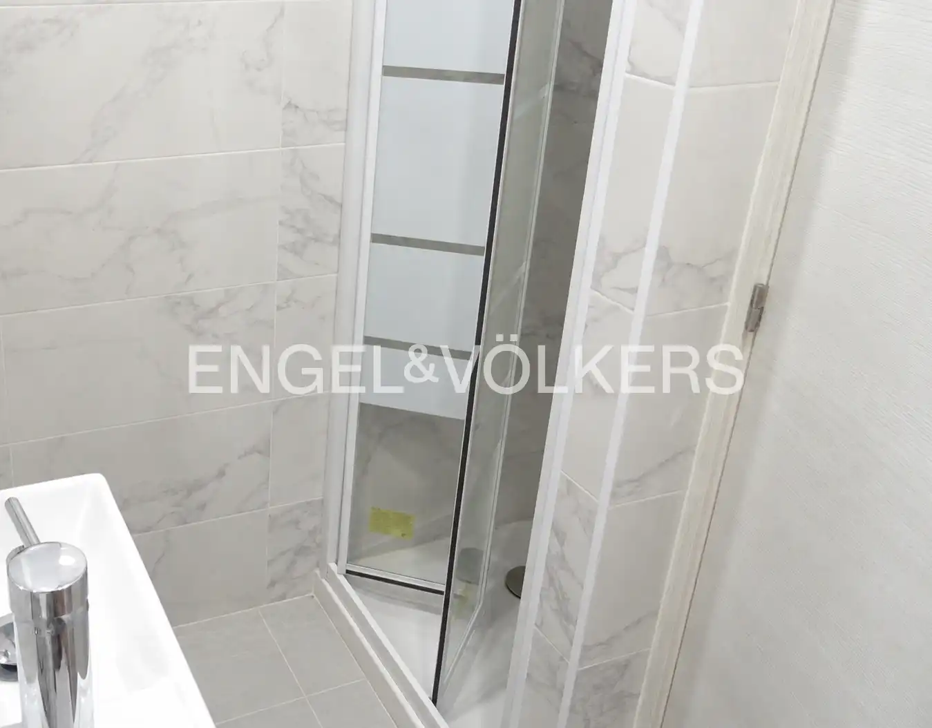 Bathroom of Flat for sale in Valencia  with Air Conditioner and Heating