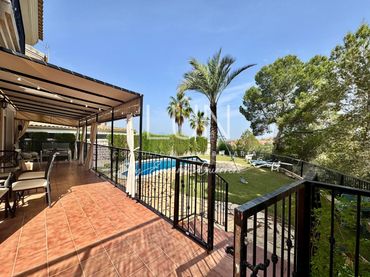 Xalet amb piscina en venda a Altorreal - El Chorrico