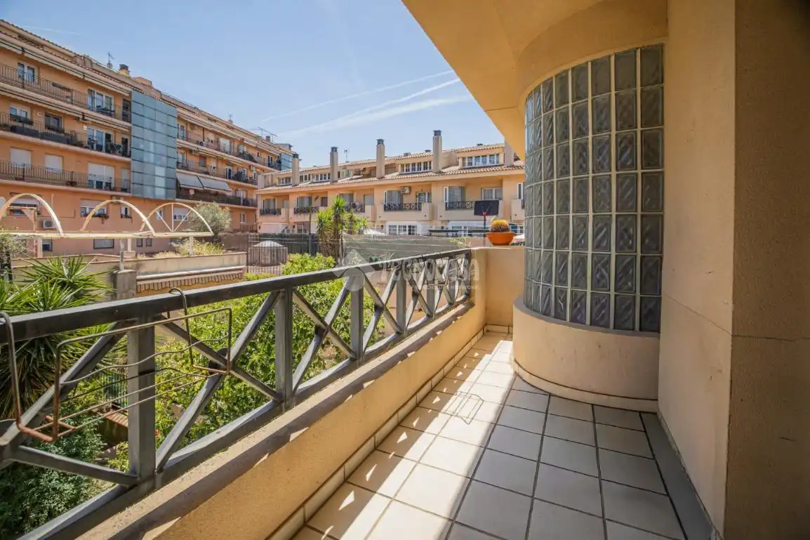 Terraza de Casa adosada en venta en Rubí con Aire acondicionado, Calefacción y Amueblado