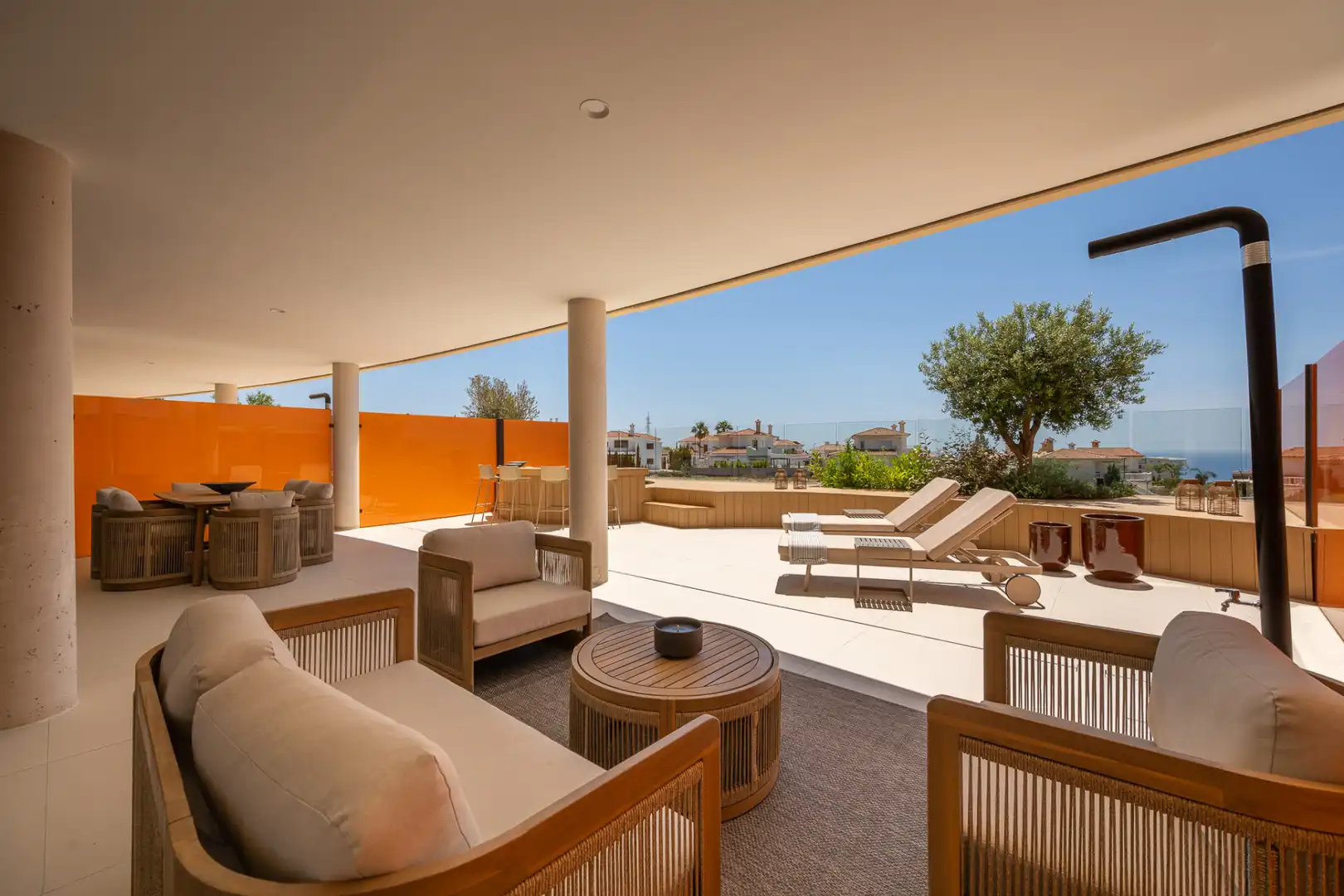 Terrasse von Wohnungen zum Verkauf in Fuengirola mit Klimaanlage, Terrasse und Schwimmbad