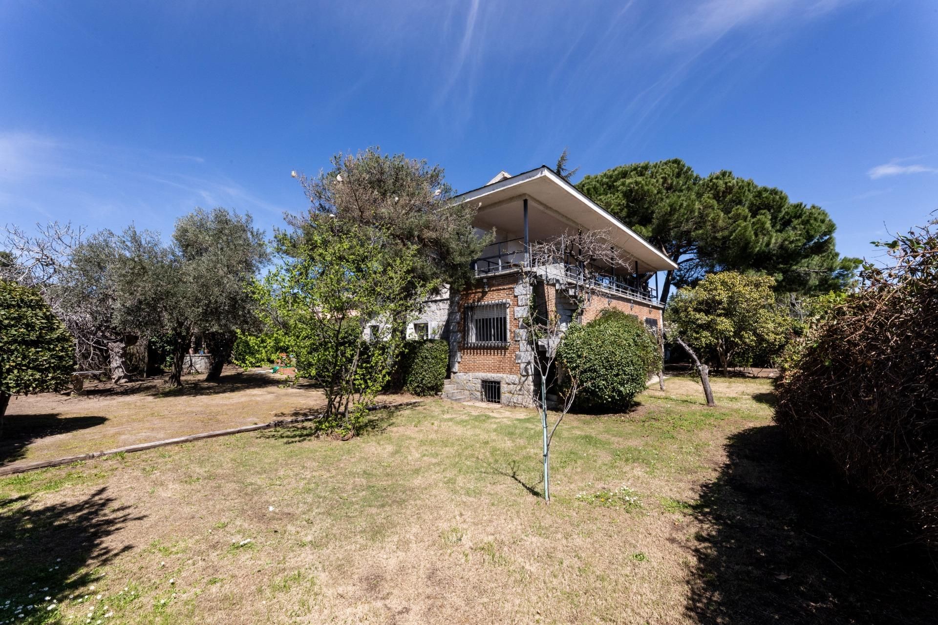 Vista exterior de Casa o xalet en venda en Galapagar amb Calefacció, Jardí privat i Terrassa
