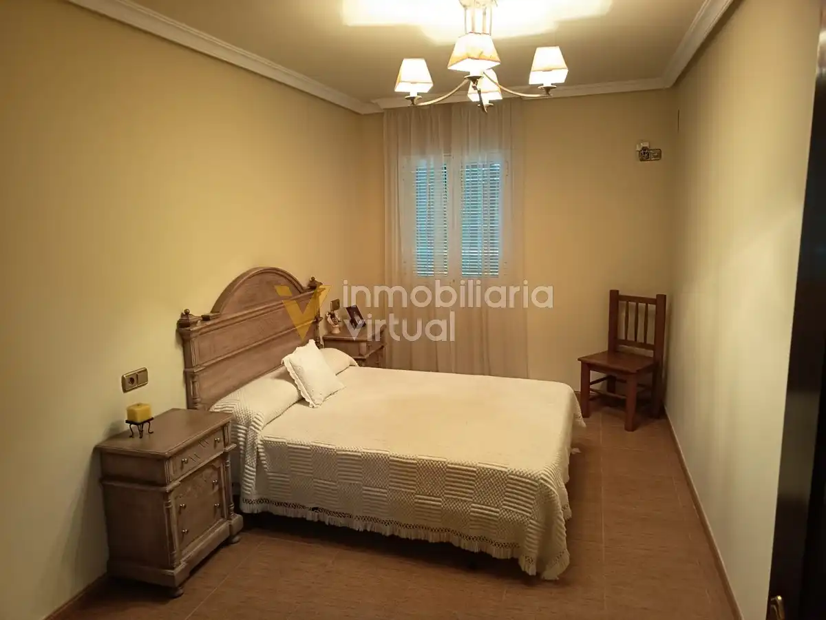 Habitación de Casa o chalet en venta en Lucena con Piscina y Amueblado