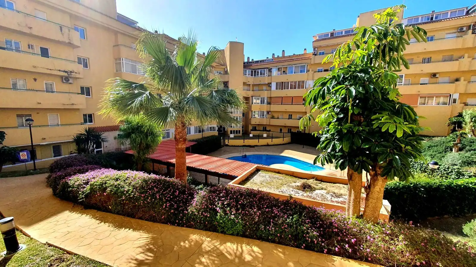Vista exterior de Piso en venta en Fuengirola con Aire acondicionado, Terraza y Amueblado