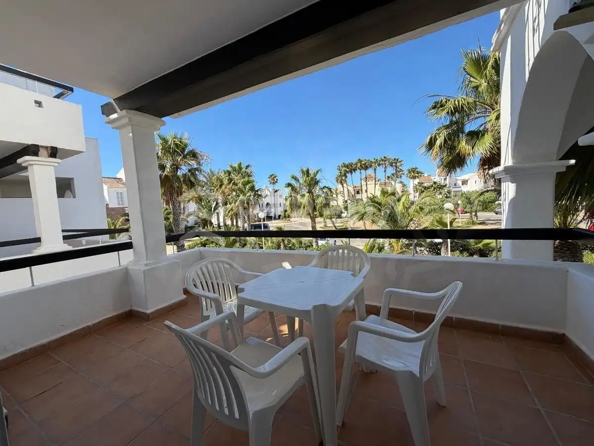 Terrasse von Wohnungen zum Verkauf in Roquetas de Mar mit Klimaanlage, Privatgarten und Terrasse