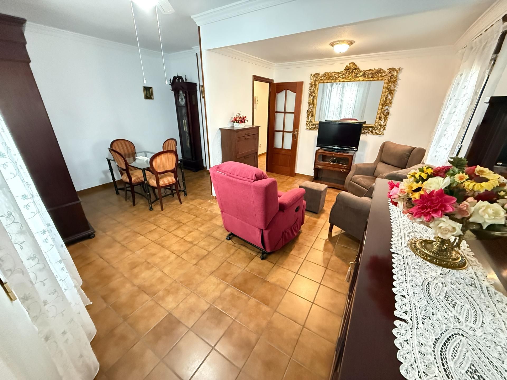 Sala d'estar de Planta baixa de lloguer en  Córdoba Capital amb Aire condicionat i Moblat