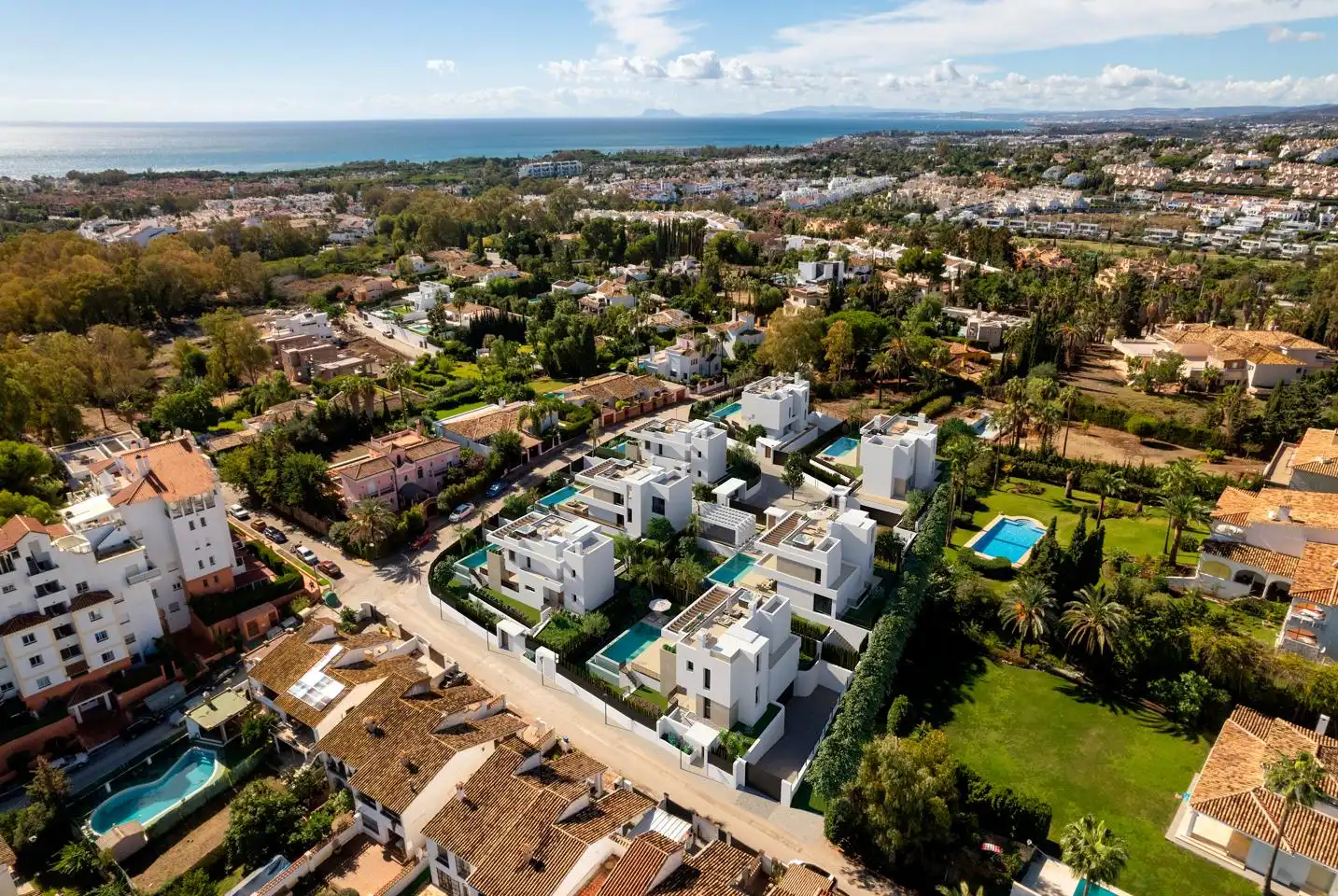 Exterior view of Houses for sale in Estepona  with Air Conditioner, Private garden and Terrace