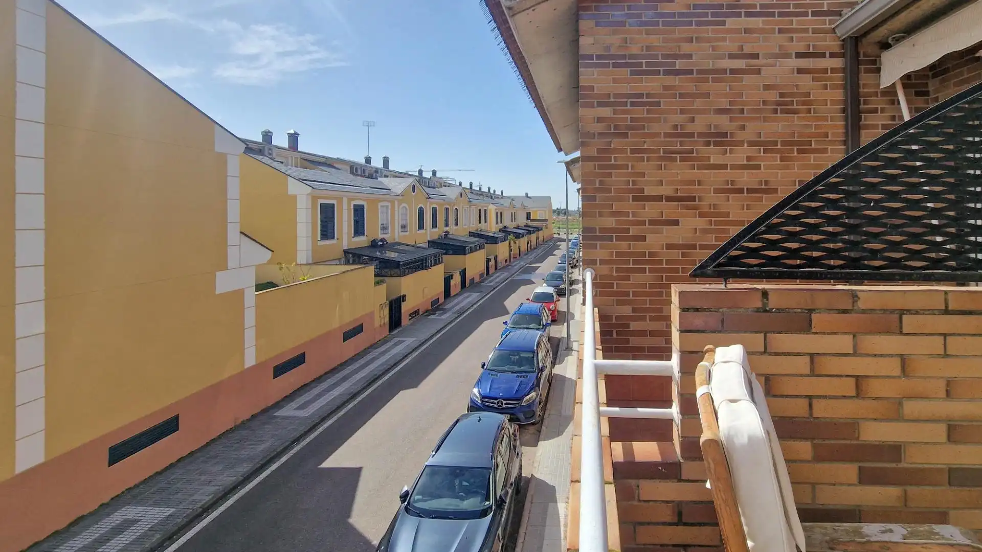 Vista exterior de Casa adosada en venda en Badajoz amb Aire condicionat, Jardí privat i Terrassa